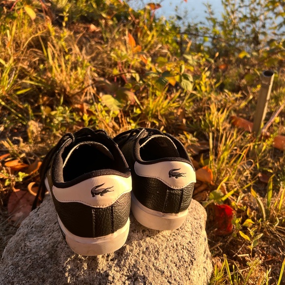 Lacoste shoes - Picture 2 of 4